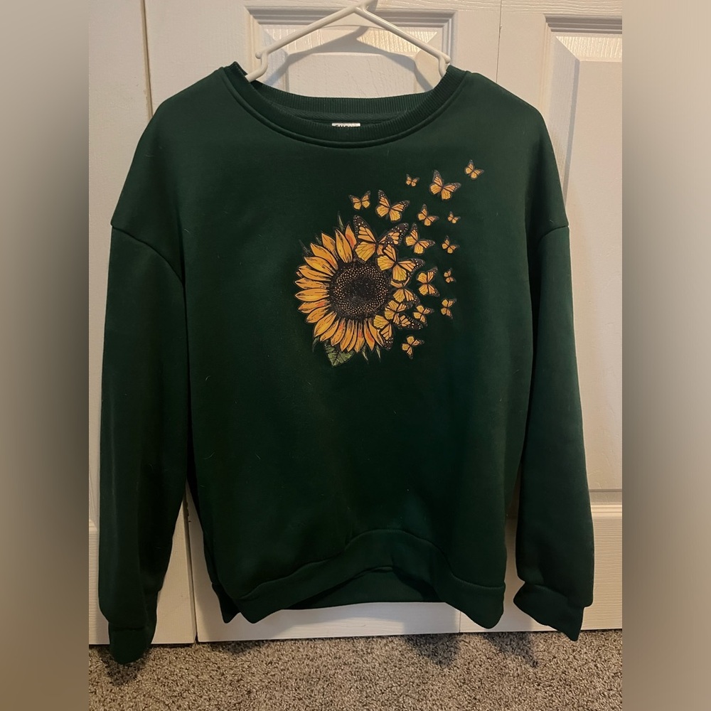 Size M sunflower and butterfly green crewneck